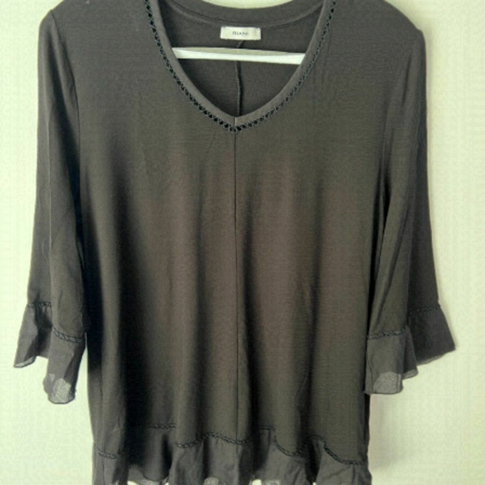 EUC Riani top, Size 10, Black and Flowy
